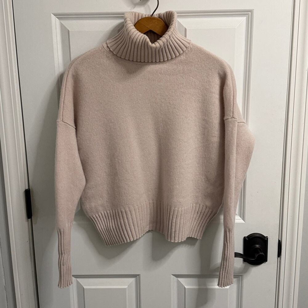 GAP Light Pinm 100% Cashmere Turtleneck Pullover Sweater Size small